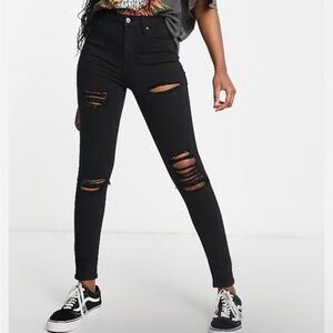 LIKE NEW • Topshop • High Rise Jamie Rip Jeans •